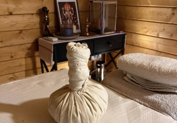 Herbal Poultice Massage – Kizhi. Herbs, warmth and the wisdom of touch.